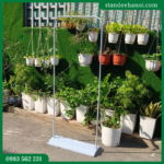 Standee kiểu cửa đế sắt