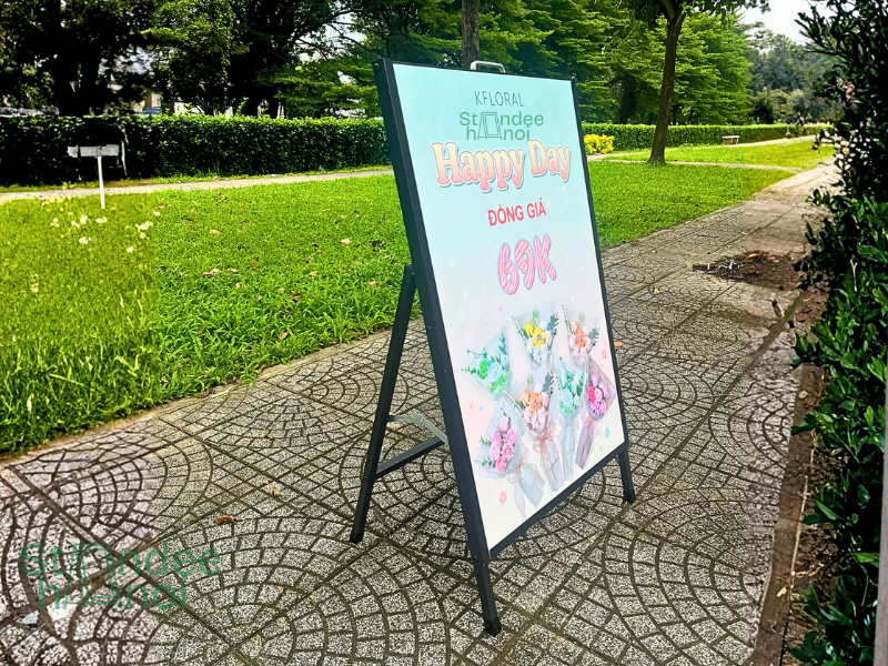 Standee Chữ A 1 Mặt: Nhỏ Gọn Nhưng Hiệu Quả Bất Ngờ!