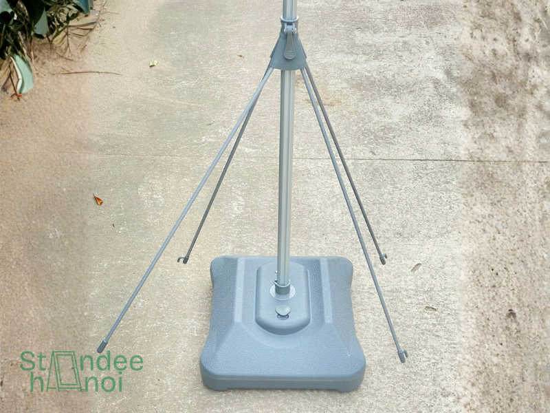 Standee X đế nước: 4 ưu điểm khi quảng cáo ngoài trời
